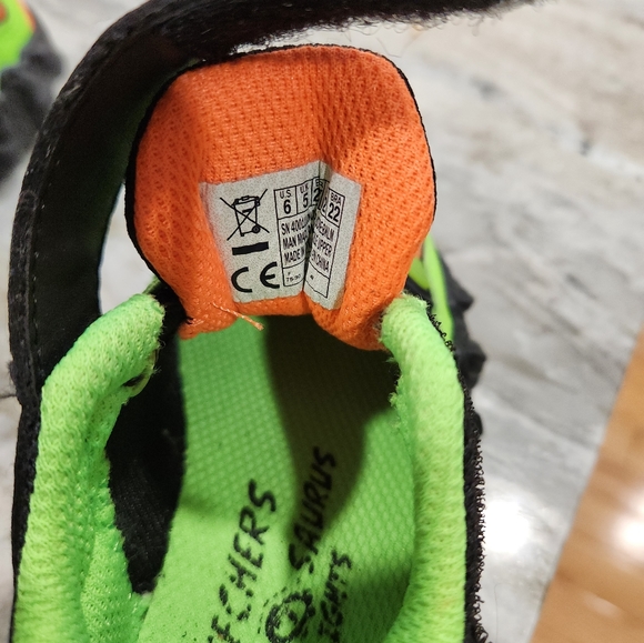 Skechers Toddler Size 6 - Picture 3 of 3